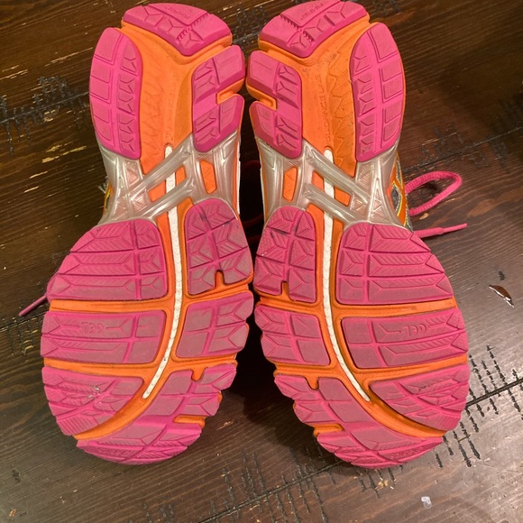 ASICS running shoes - Picture 8 of 9